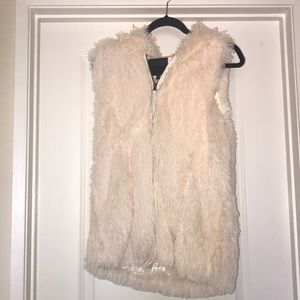 Beulah fuzzy vest size M
